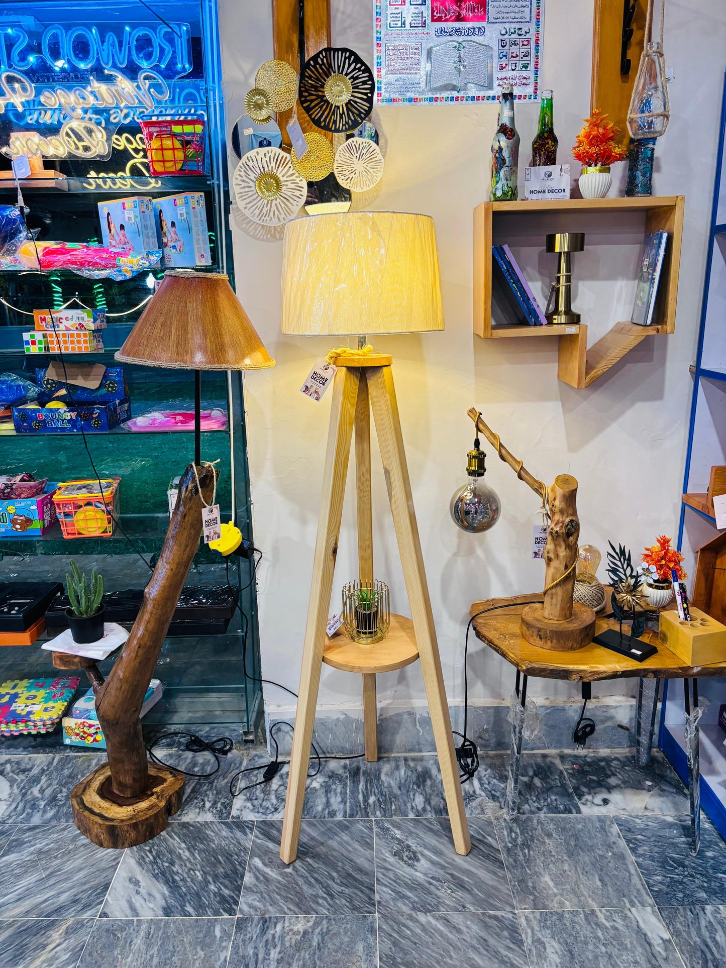 Tripod Shelf Lamp