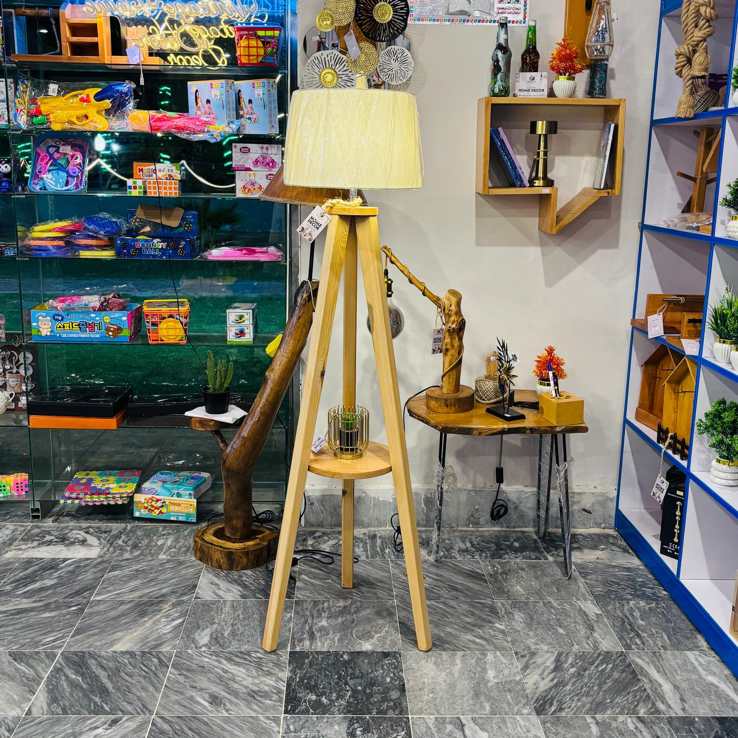 Tripod Shelf Lamp