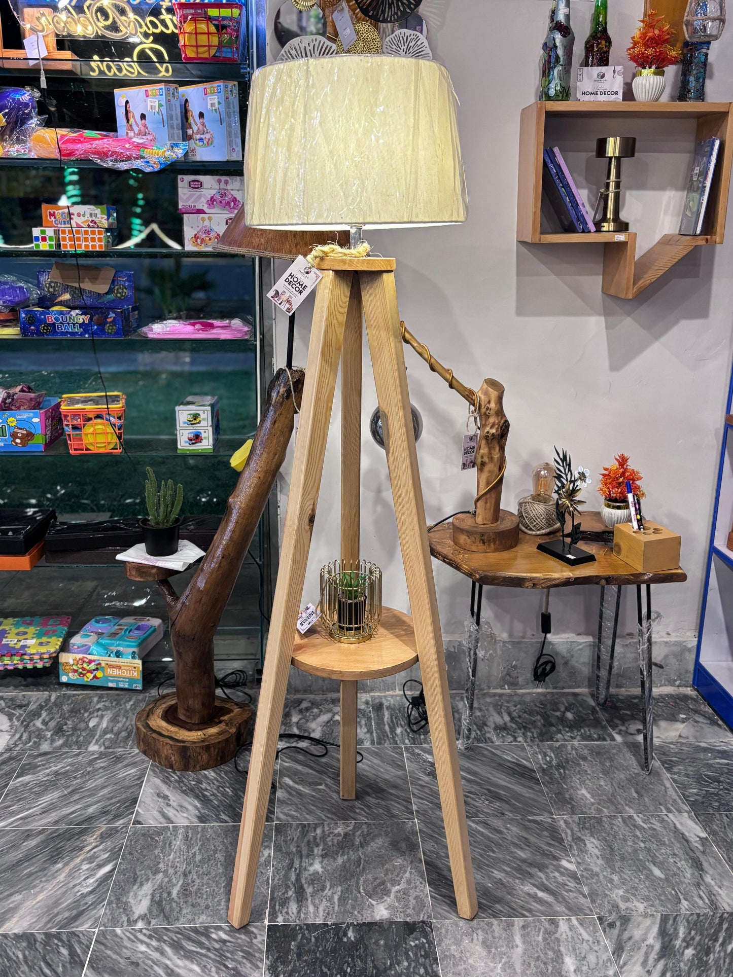 Tripod Shelf Lamp