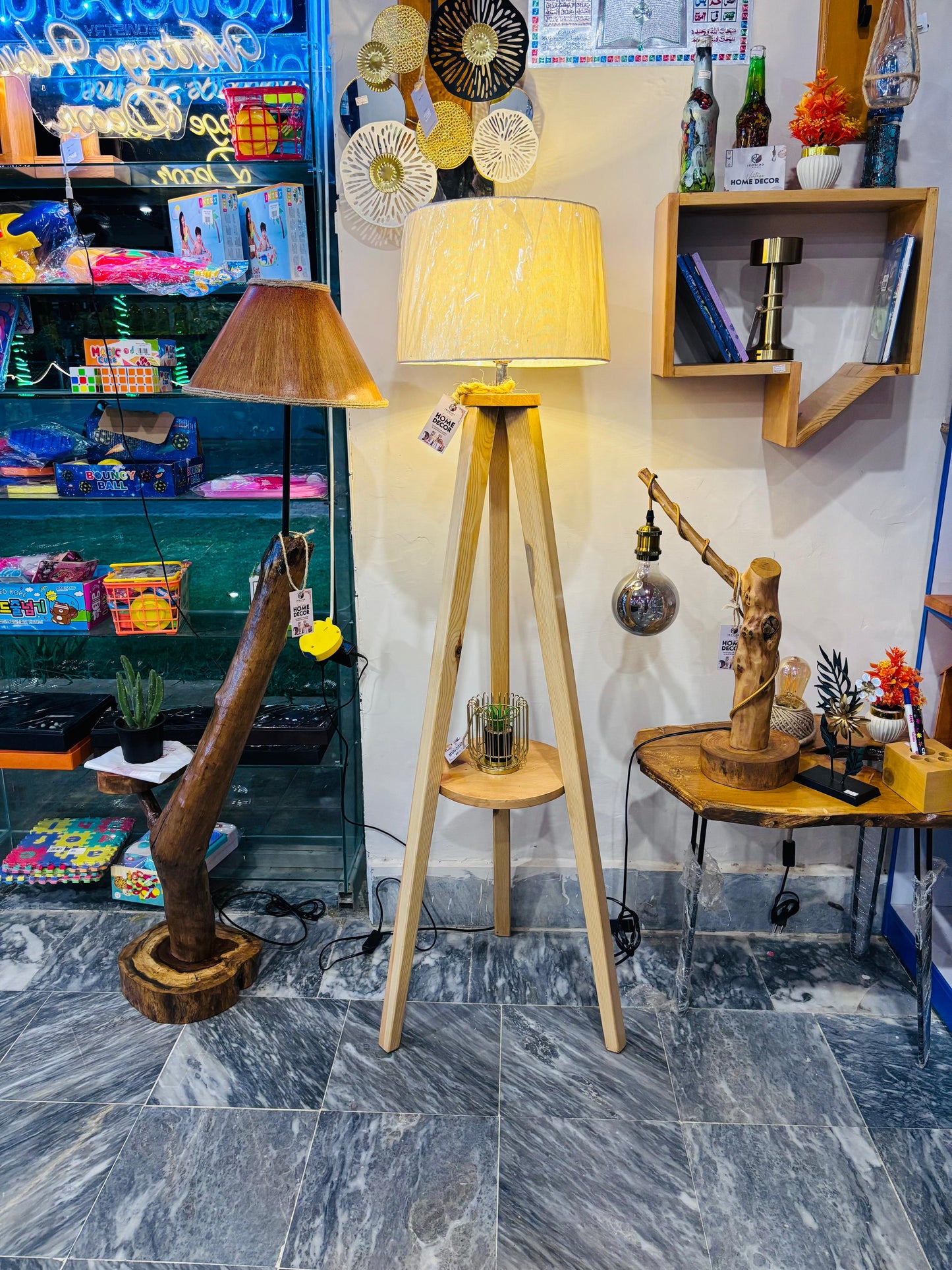 Tripod Shelf Lamp