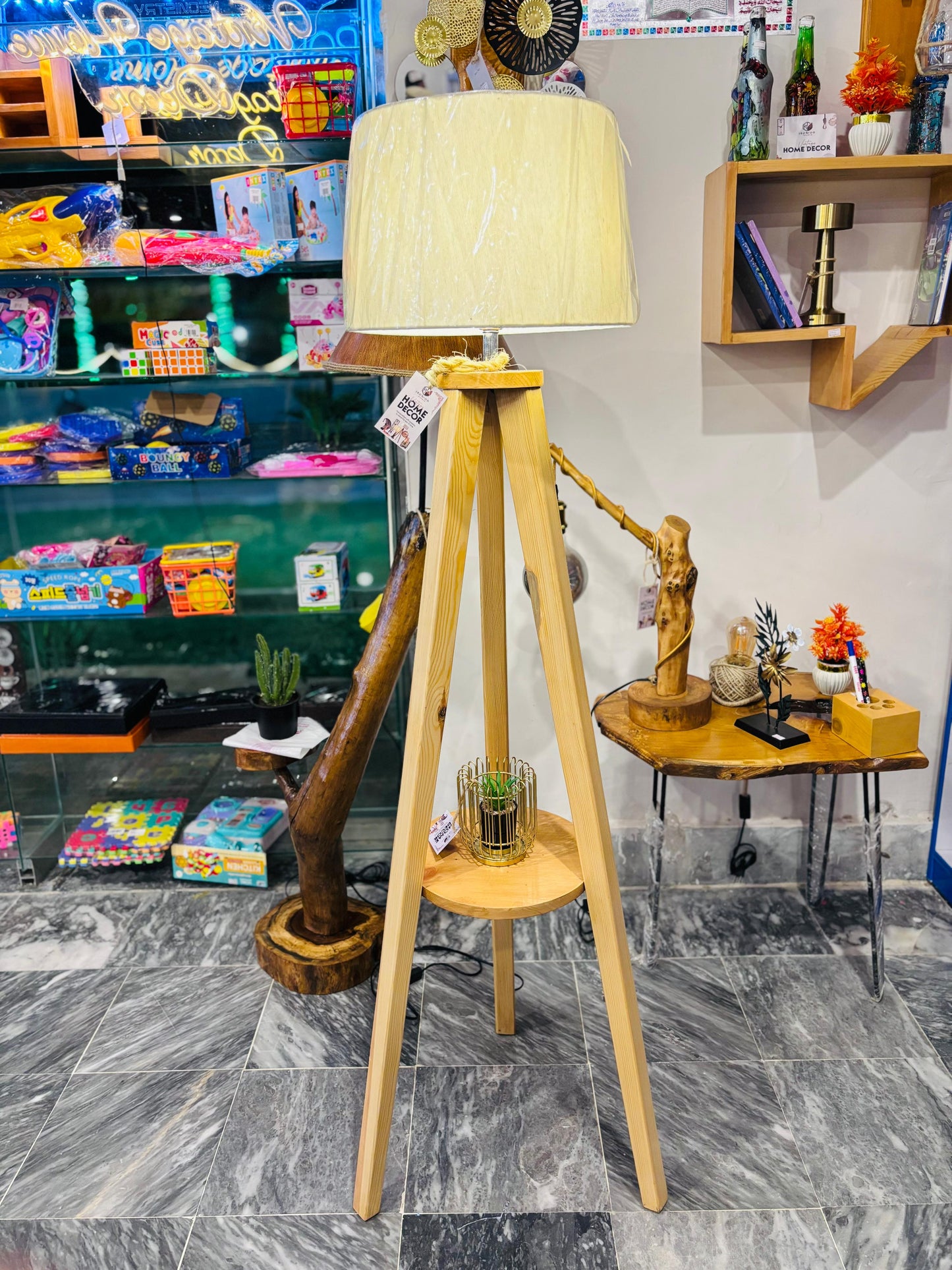 Tripod Shelf Lamp