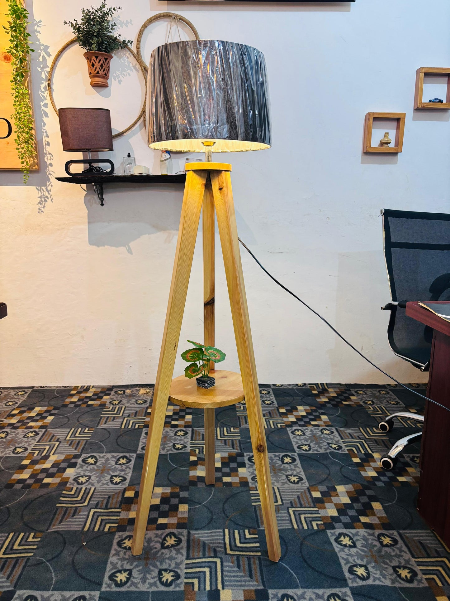 Tripod Shelf Lamp